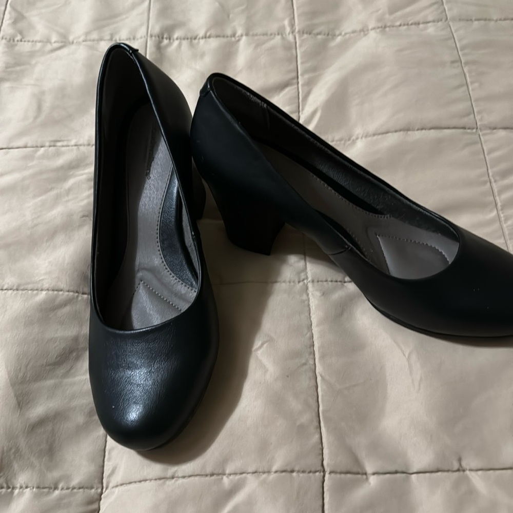 Cloud walkers black heels